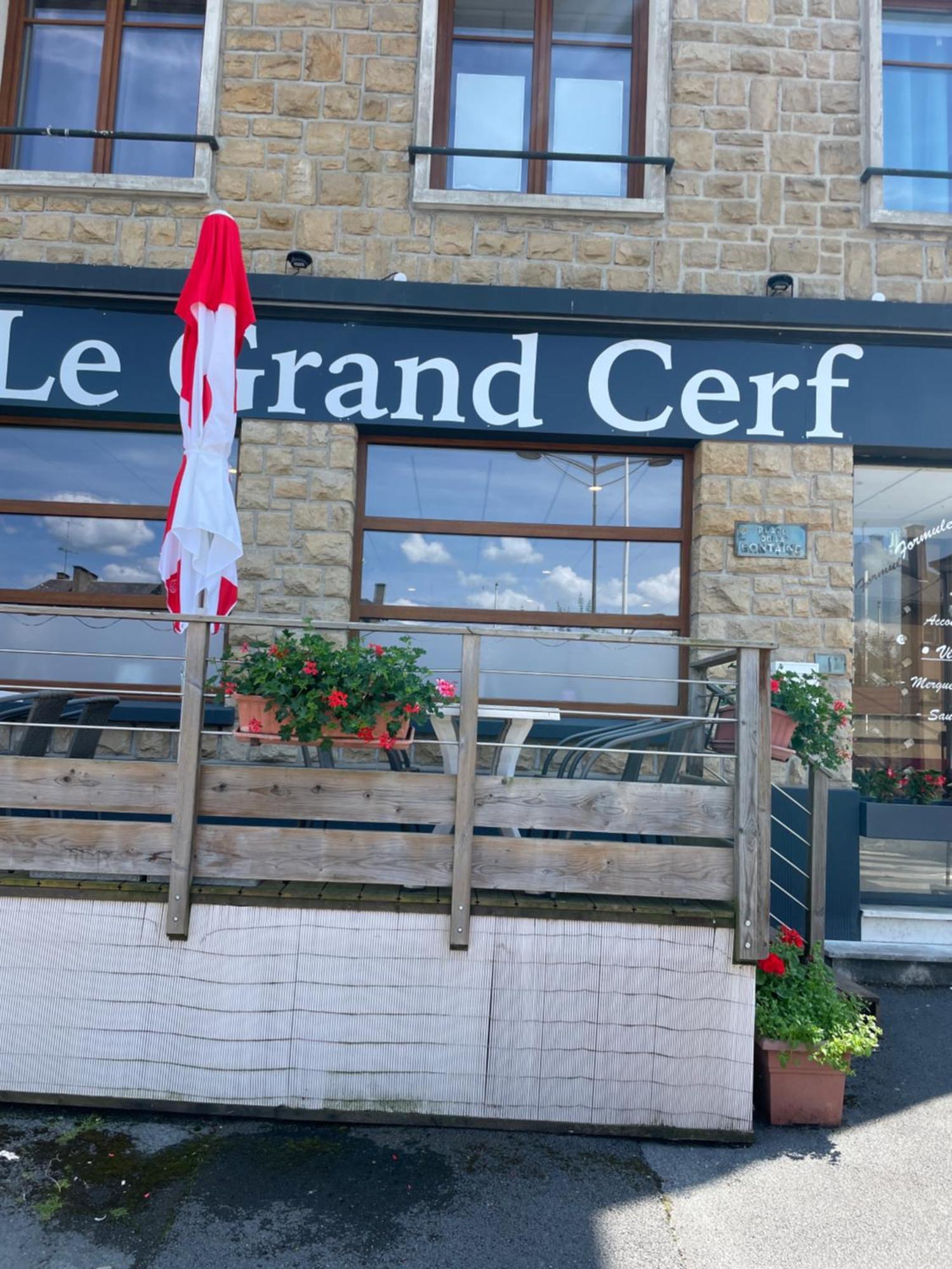 Le Grand Cerf Hotell Carignan Eksteriør bilde